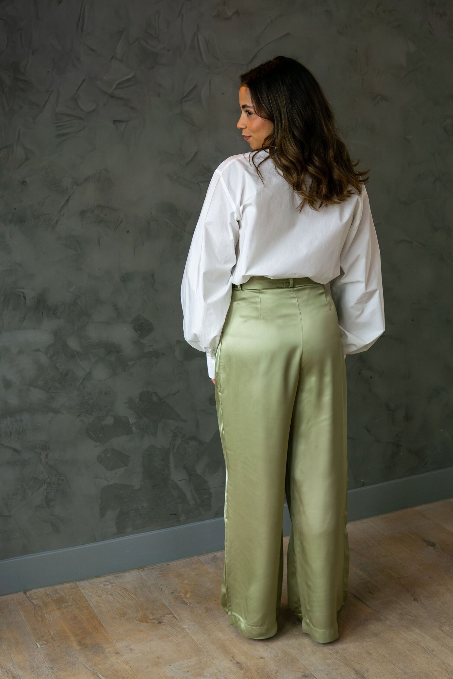 JASMIN satijnen pantalon - soft green